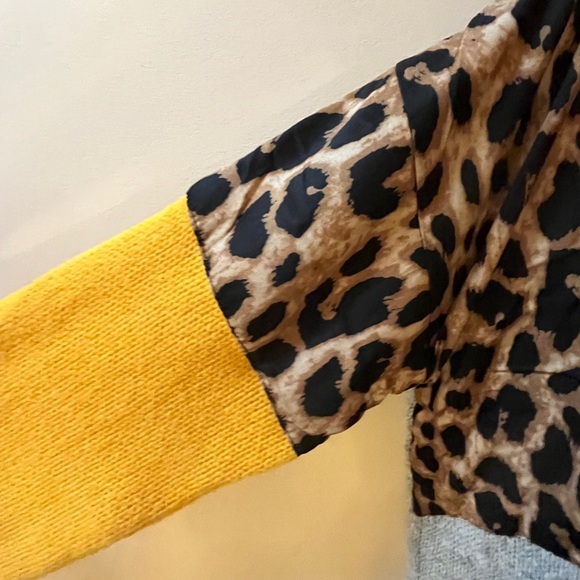 Color block long oversized cardigan with yellow, grey and leopard print. - Picture 2 of 7